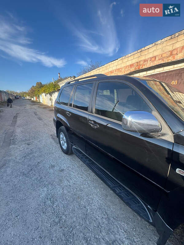 Позашляховик / Кросовер Toyota Land Cruiser 2005 в Павлограді