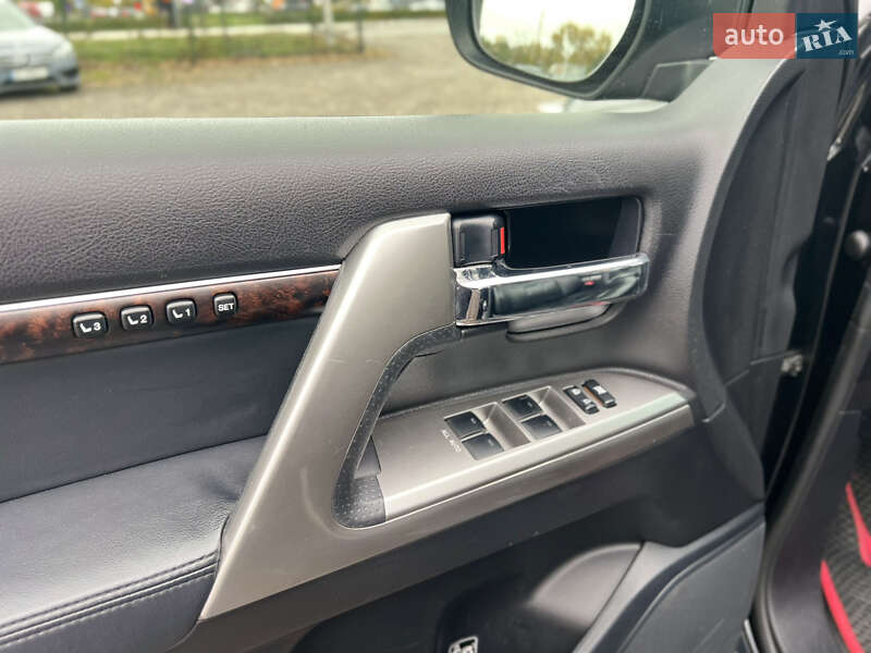 Внедорожник / Кроссовер Toyota Land Cruiser 2012 в Киеве