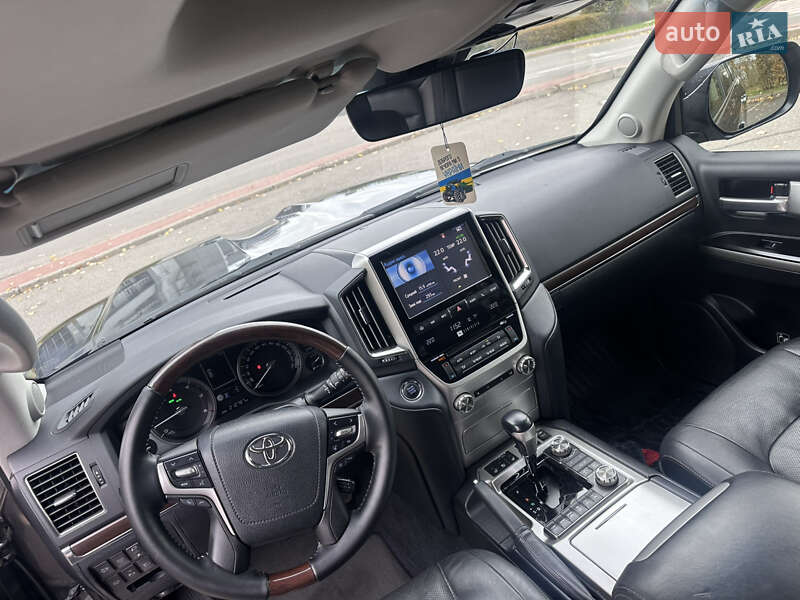 Внедорожник / Кроссовер Toyota Land Cruiser 2018 в Киеве фото 9 Внедорожник / Кроссовер Toyota Land Cruiser 2018 в Киеве