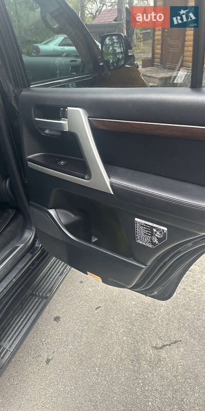 Внедорожник / Кроссовер Toyota Land Cruiser 2019 в Соснице