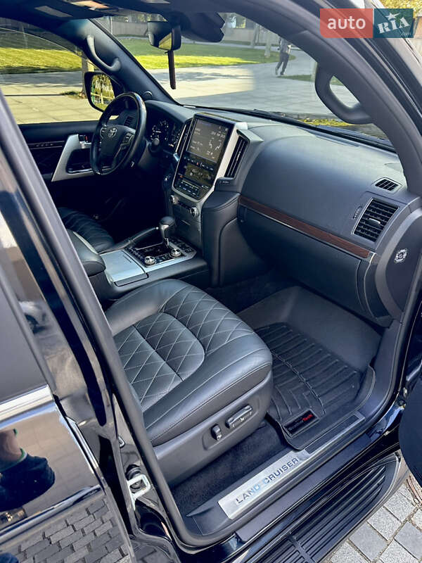 Внедорожник / Кроссовер Toyota Land Cruiser 2017 в Днепре фото 21 Внедорожник / Кроссовер Toyota Land Cruiser 2017 в Днепре
