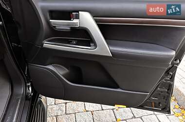Внедорожник / Кроссовер Toyota Land Cruiser 2020 в 