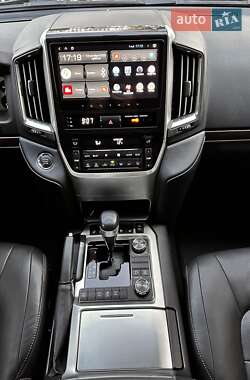 Внедорожник / Кроссовер Toyota Land Cruiser 2020 в 