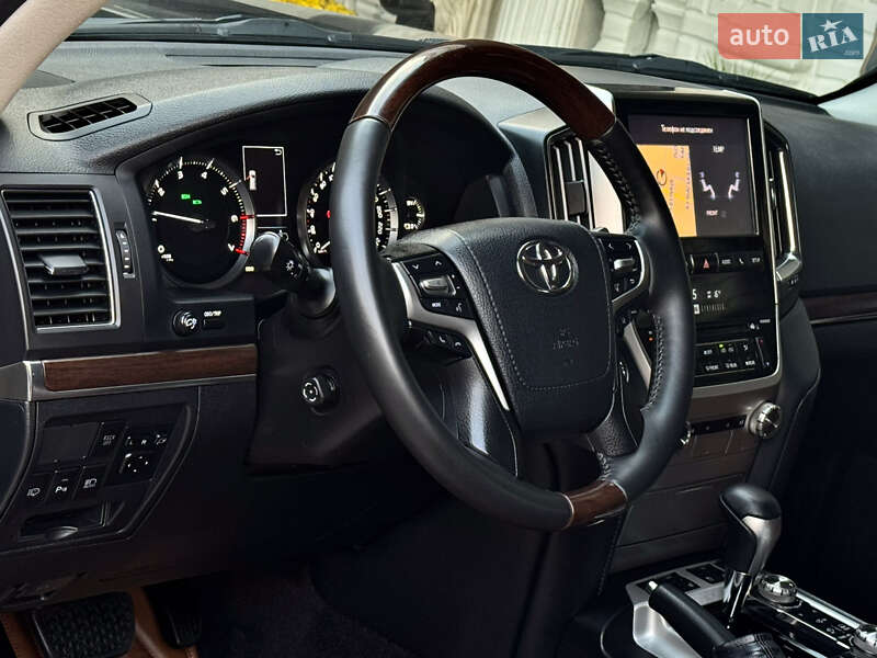 Внедорожник / Кроссовер Toyota Land Cruiser 2017 в Днепре