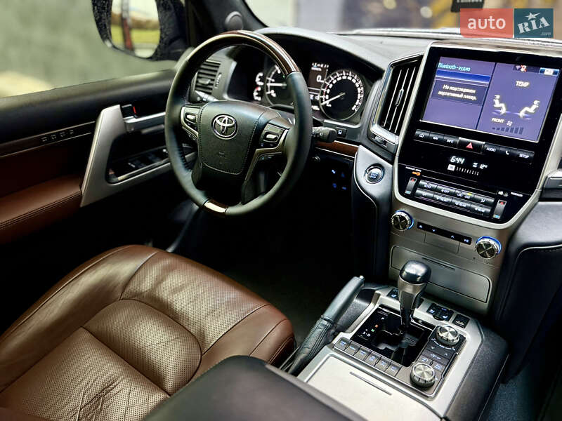 Внедорожник / Кроссовер Toyota Land Cruiser 2017 в Харькове фото 20 Внедорожник / Кроссовер Toyota Land Cruiser 2017 в Харькове