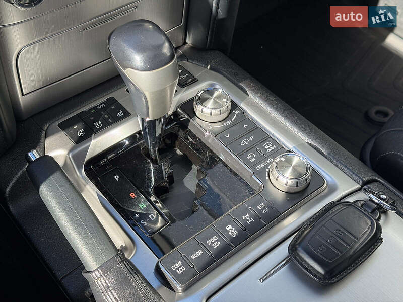 Внедорожник / Кроссовер Toyota Land Cruiser 2016 в Львове