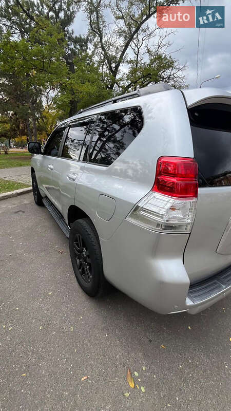 Внедорожник / Кроссовер Toyota Land Cruiser 2010 в Николаеве