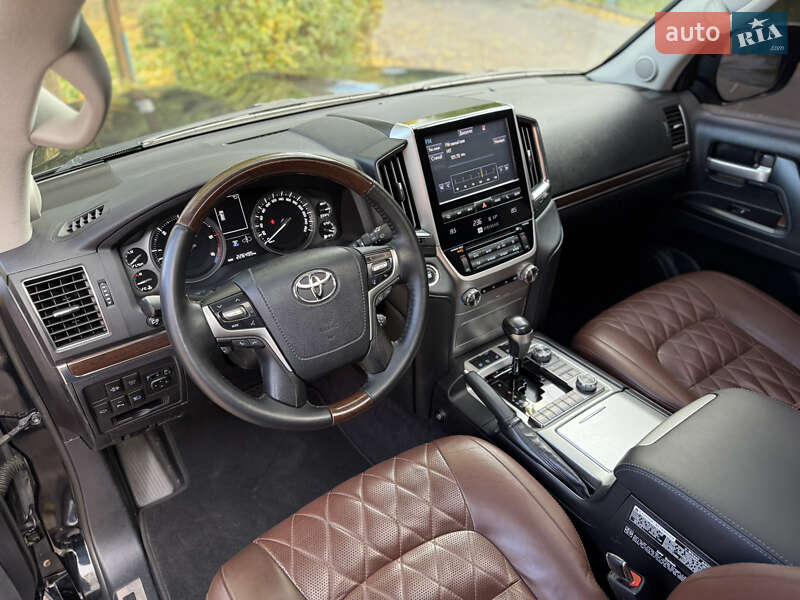 Внедорожник / Кроссовер Toyota Land Cruiser 2016 в Львове фото 32 Внедорожник / Кроссовер Toyota Land Cruiser 2016 в Львове