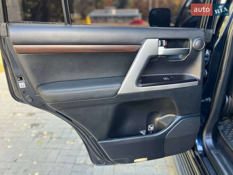 Позашляховик / Кросовер Toyota Land Cruiser 2016 в Дніпрі фото 19 Позашляховик / Кросовер Toyota Land Cruiser 2016 в Дніпрі