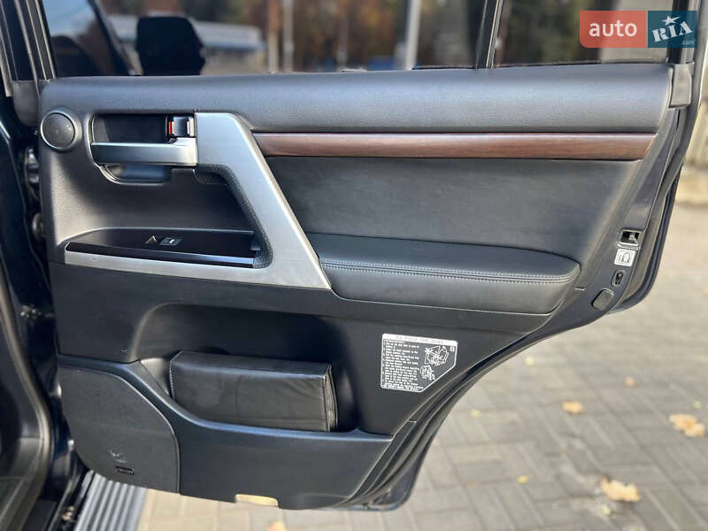 Позашляховик / Кросовер Toyota Land Cruiser 2016 в Дніпрі фото 22 Позашляховик / Кросовер Toyota Land Cruiser 2016 в Дніпрі