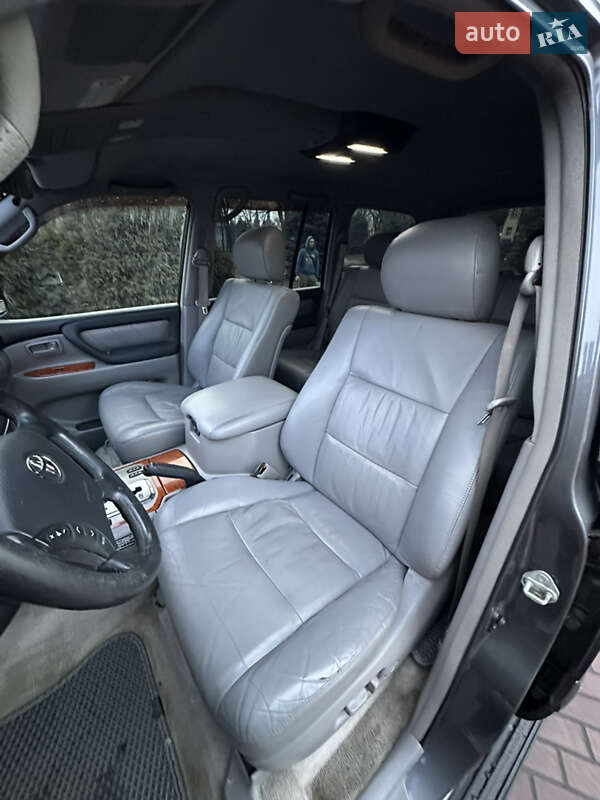 Позашляховик / Кросовер Toyota Land Cruiser 2004 в Дніпрі