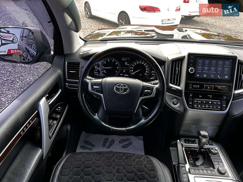 Позашляховик / Кросовер Toyota Land Cruiser 2015 в Черкасах фото 12 Позашляховик / Кросовер Toyota Land Cruiser 2015 в Черкасах