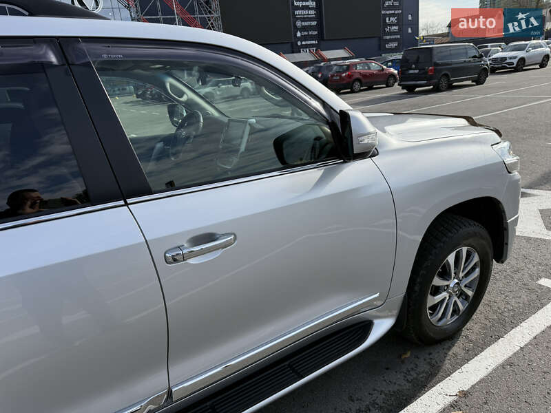 Внедорожник / Кроссовер Toyota Land Cruiser 2017 в Киеве фото 10 Внедорожник / Кроссовер Toyota Land Cruiser 2017 в Киеве