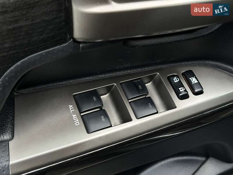 Внедорожник / Кроссовер Toyota Land Cruiser 2011 в Черновцах фото 33 Внедорожник / Кроссовер Toyota Land Cruiser 2011 в Черновцах