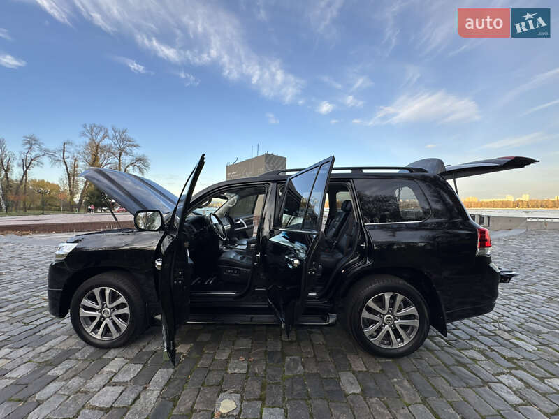 Внедорожник / Кроссовер Toyota Land Cruiser 2018 в Киеве