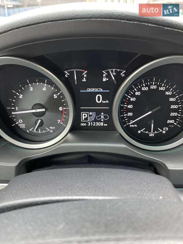 Внедорожник / Кроссовер Toyota Land Cruiser 2012 в Киеве фото 10 Внедорожник / Кроссовер Toyota Land Cruiser 2012 в Киеве