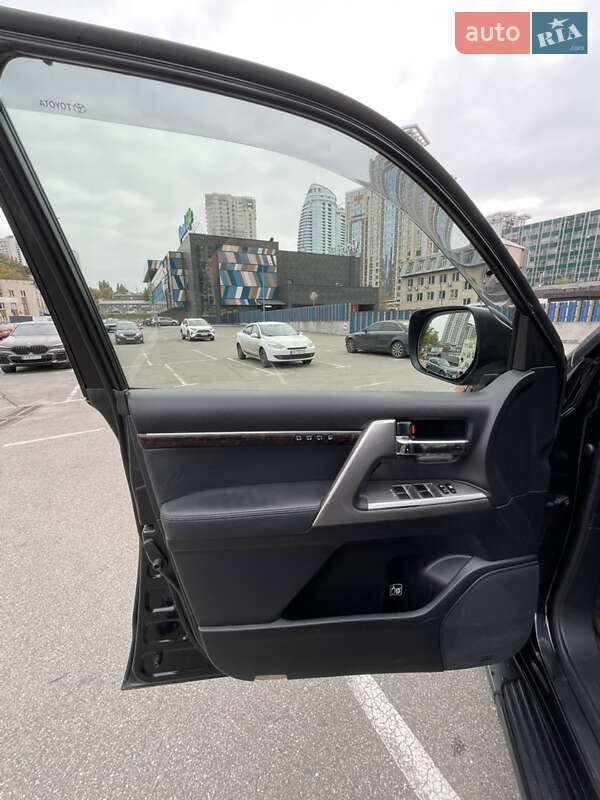 Внедорожник / Кроссовер Toyota Land Cruiser 2012 в Киеве фото 7 Внедорожник / Кроссовер Toyota Land Cruiser 2012 в Киеве