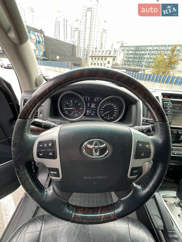 Внедорожник / Кроссовер Toyota Land Cruiser 2012 в Киеве фото 9 Внедорожник / Кроссовер Toyota Land Cruiser 2012 в Киеве