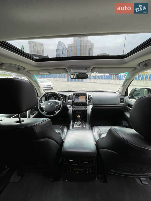 Внедорожник / Кроссовер Toyota Land Cruiser 2012 в Киеве фото 17 Внедорожник / Кроссовер Toyota Land Cruiser 2012 в Киеве