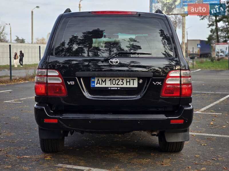 Позашляховик / Кросовер Toyota Land Cruiser 2004 в Малині