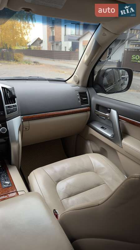 Внедорожник / Кроссовер Toyota Land Cruiser 2012 в Киеве фото 8 Внедорожник / Кроссовер Toyota Land Cruiser 2012 в Киеве
