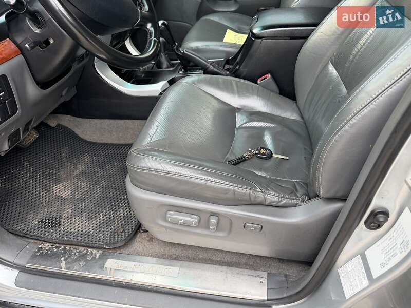 Внедорожник / Кроссовер Toyota Land Cruiser 2006 в Конотопе