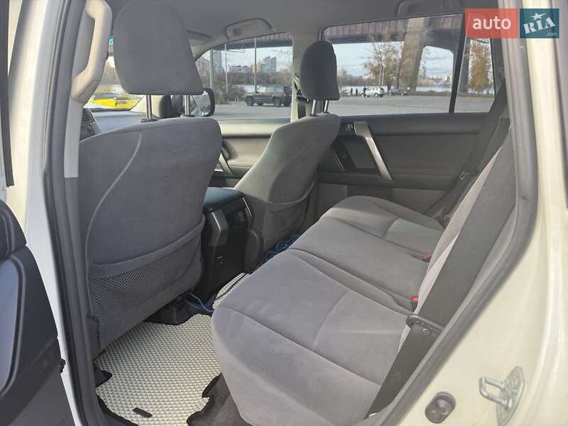 Внедорожник / Кроссовер Toyota Land Cruiser 2010 в Киеве фото 3 Внедорожник / Кроссовер Toyota Land Cruiser 2010 в Киеве