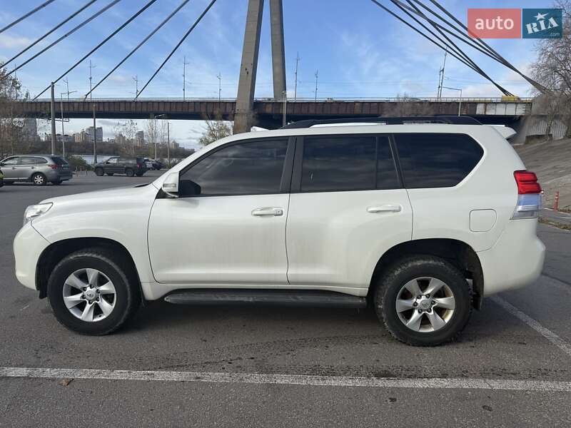 Внедорожник / Кроссовер Toyota Land Cruiser 2010 в Киеве фото 12 Внедорожник / Кроссовер Toyota Land Cruiser 2010 в Киеве