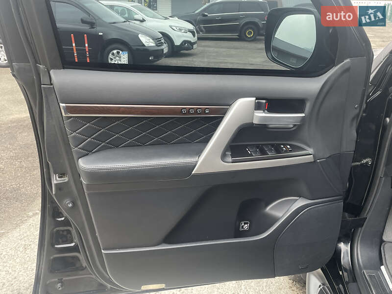 Внедорожник / Кроссовер Toyota Land Cruiser 2017 в Киеве