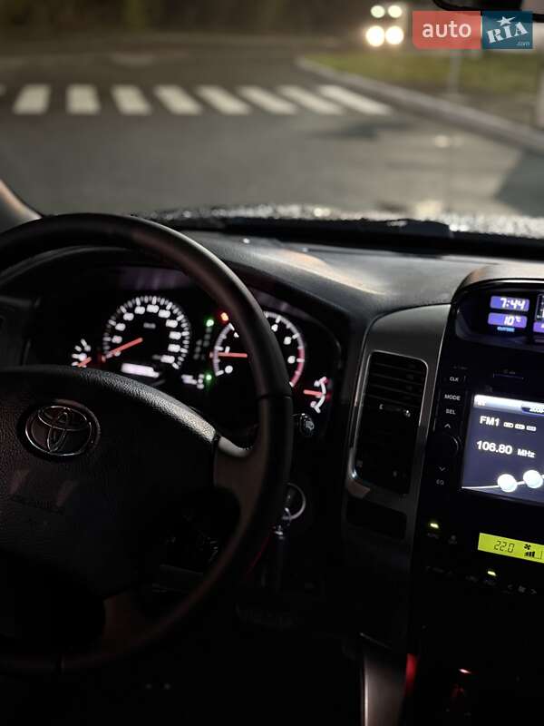 Внедорожник / Кроссовер Toyota Land Cruiser 2006 в Днепре