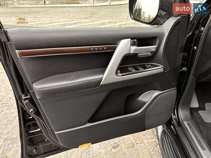 Внедорожник / Кроссовер Toyota Land Cruiser 2019 в Харькове фото 8 Внедорожник / Кроссовер Toyota Land Cruiser 2019 в Харькове
