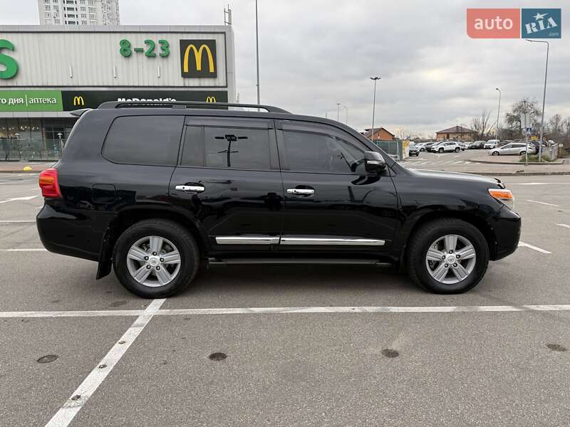 Внедорожник / Кроссовер Toyota Land Cruiser 2013 в Киеве фото 44 Внедорожник / Кроссовер Toyota Land Cruiser 2013 в Киеве