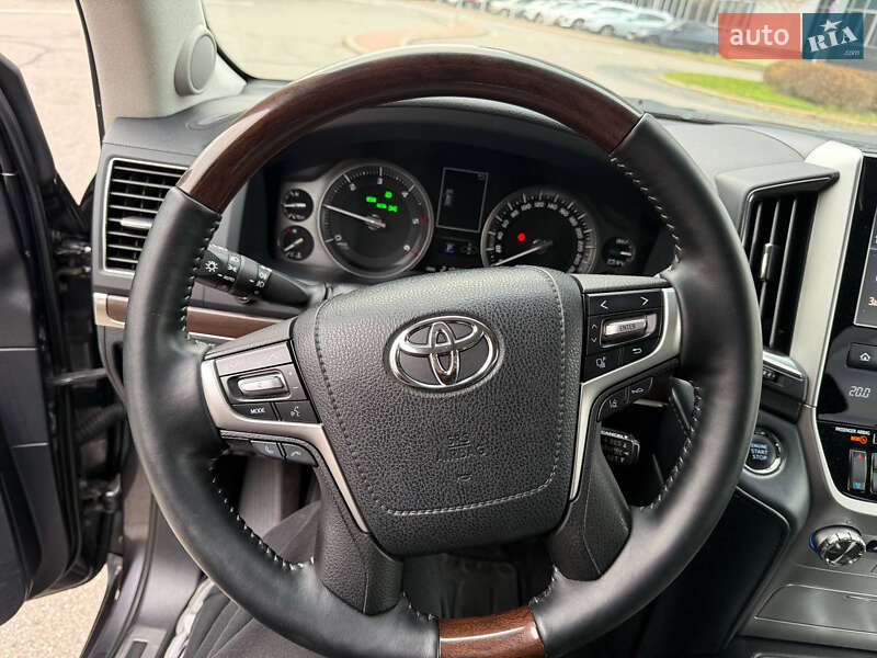 Внедорожник / Кроссовер Toyota Land Cruiser 2018 в Киеве