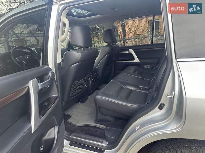 Внедорожник / Кроссовер Toyota Land Cruiser 2017 в Виннице фото 40 Внедорожник / Кроссовер Toyota Land Cruiser 2017 в Виннице