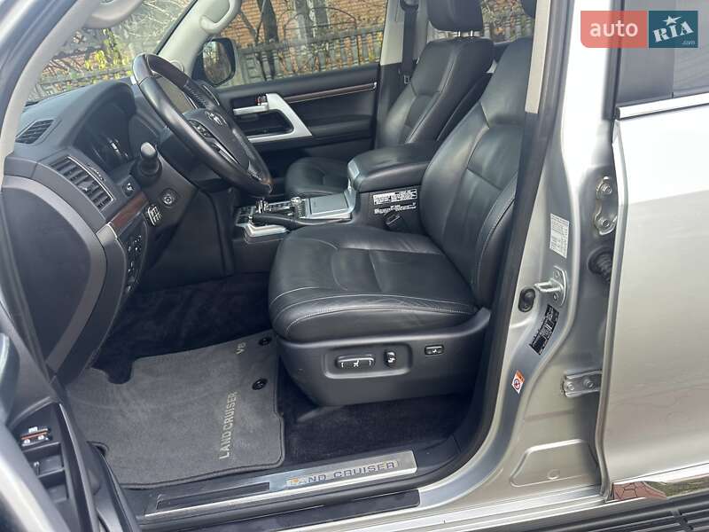 Внедорожник / Кроссовер Toyota Land Cruiser 2017 в Виннице фото 43 Внедорожник / Кроссовер Toyota Land Cruiser 2017 в Виннице