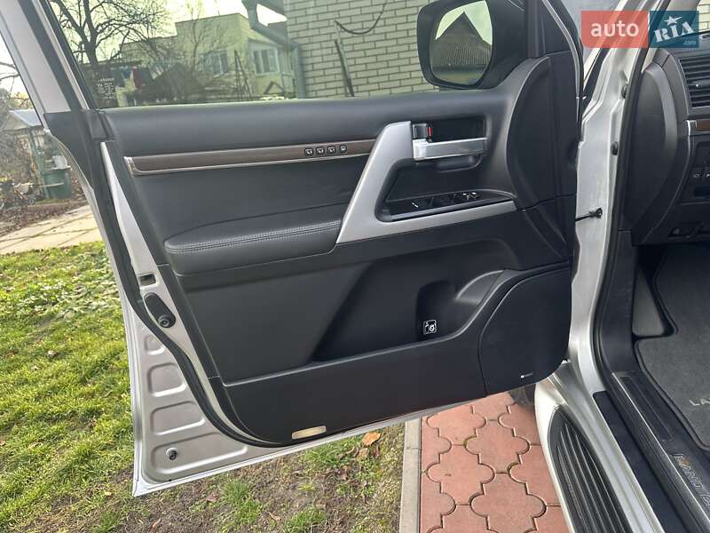 Внедорожник / Кроссовер Toyota Land Cruiser 2017 в Виннице фото 48 Внедорожник / Кроссовер Toyota Land Cruiser 2017 в Виннице