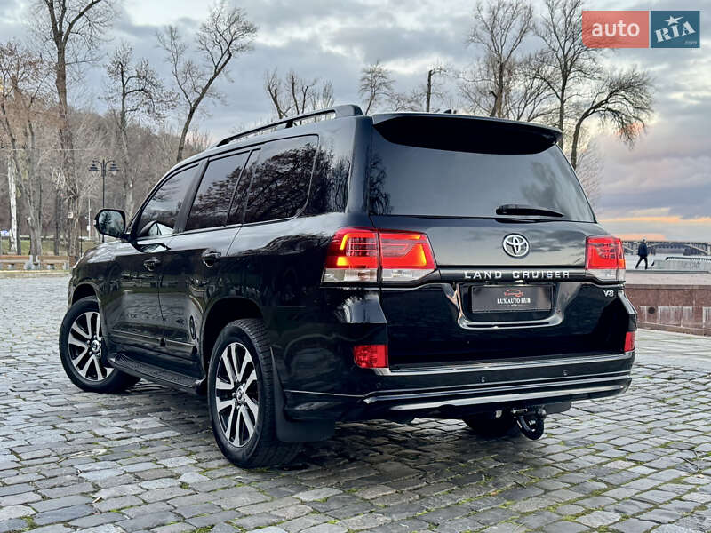 Внедорожник / Кроссовер Toyota Land Cruiser 2018 в Киеве фото 8 Внедорожник / Кроссовер Toyota Land Cruiser 2018 в Киеве