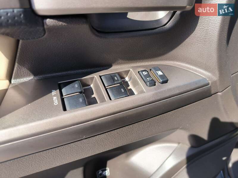 Внедорожник / Кроссовер Toyota Land Cruiser 2008 в Киеве