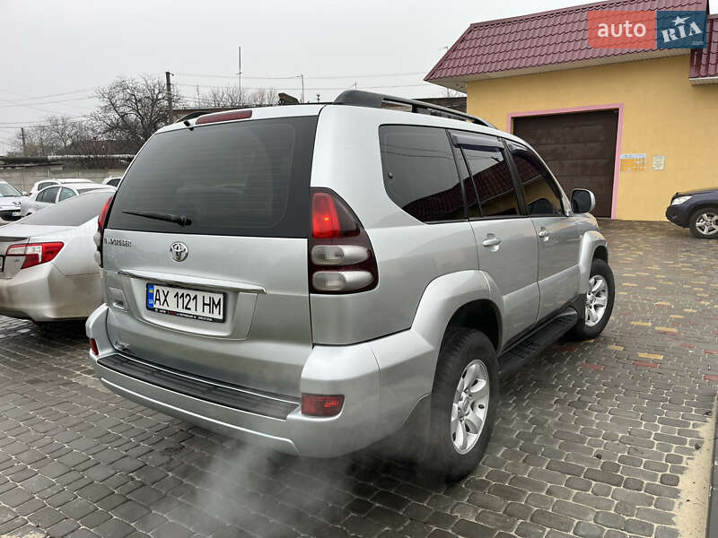 Внедорожник / Кроссовер Toyota Land Cruiser 2005 в Краснограде