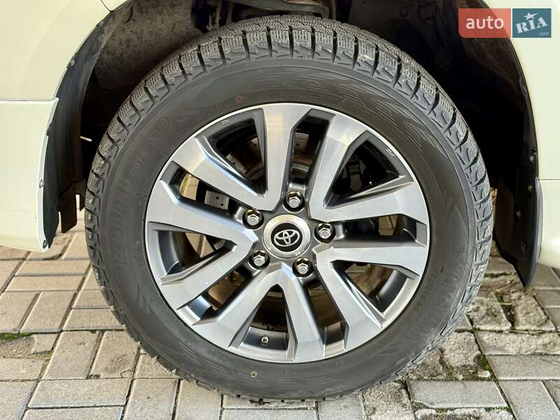 Позашляховик / Кросовер Toyota Land Cruiser 2017 в Дніпрі