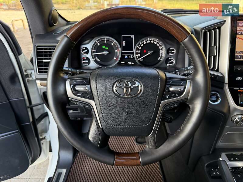 Позашляховик / Кросовер Toyota Land Cruiser 2017 в Дніпрі
