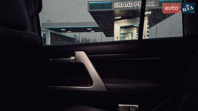 Внедорожник / Кроссовер Toyota Land Cruiser 2018 в Киеве