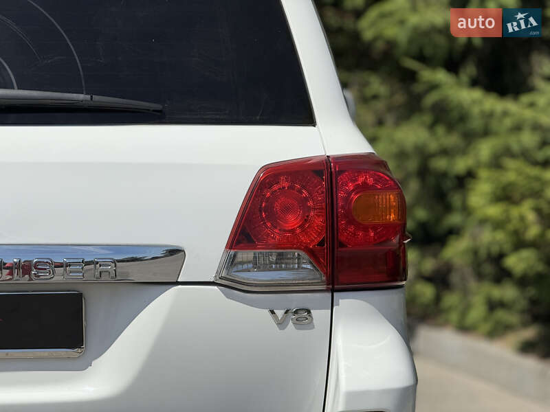 Внедорожник / Кроссовер Toyota Land Cruiser 2011 в Тернополе