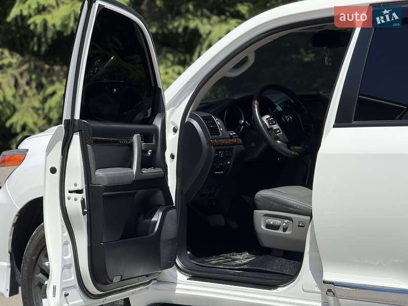Внедорожник / Кроссовер Toyota Land Cruiser 2011 в Тернополе