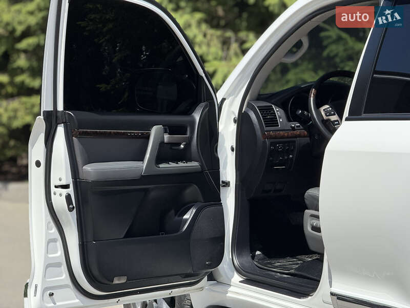 Внедорожник / Кроссовер Toyota Land Cruiser 2011 в Тернополе