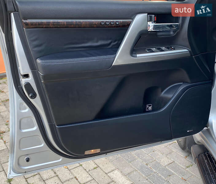 Внедорожник / Кроссовер Toyota Land Cruiser 2012 в Ровно