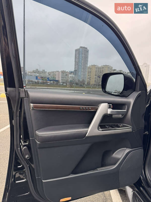 Внедорожник / Кроссовер Toyota Land Cruiser 2019 в Киеве