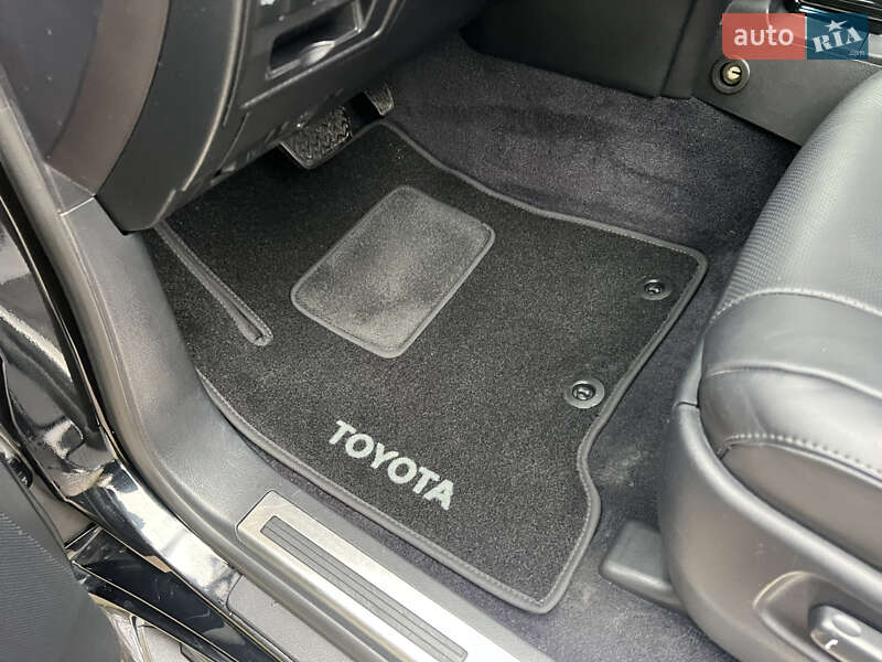 Внедорожник / Кроссовер Toyota Land Cruiser 2015 в Киеве