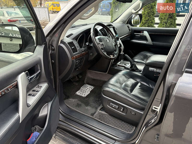 Внедорожник / Кроссовер Toyota Land Cruiser 2012 в Каменец-Подольском