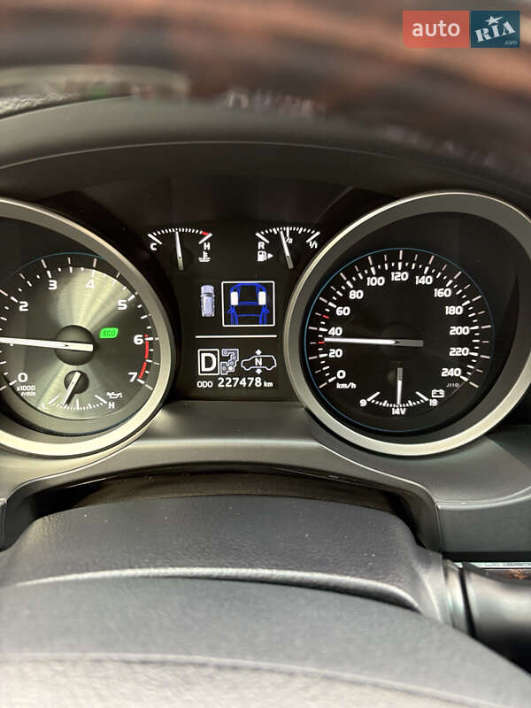 Внедорожник / Кроссовер Toyota Land Cruiser 2012 в Каменец-Подольском